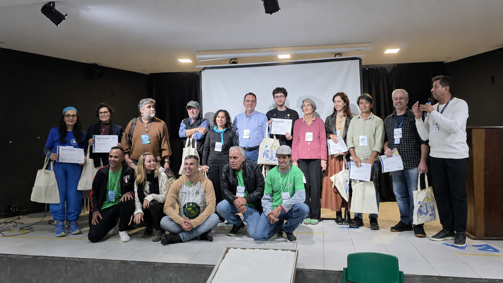 Representantes reunidos em ação de articulação territorial